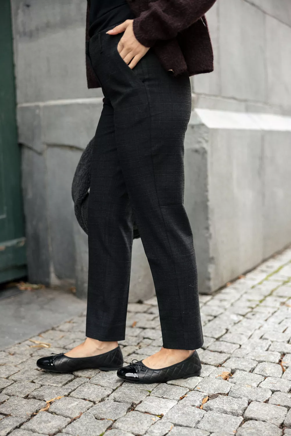 five units julia black check 2.jpg