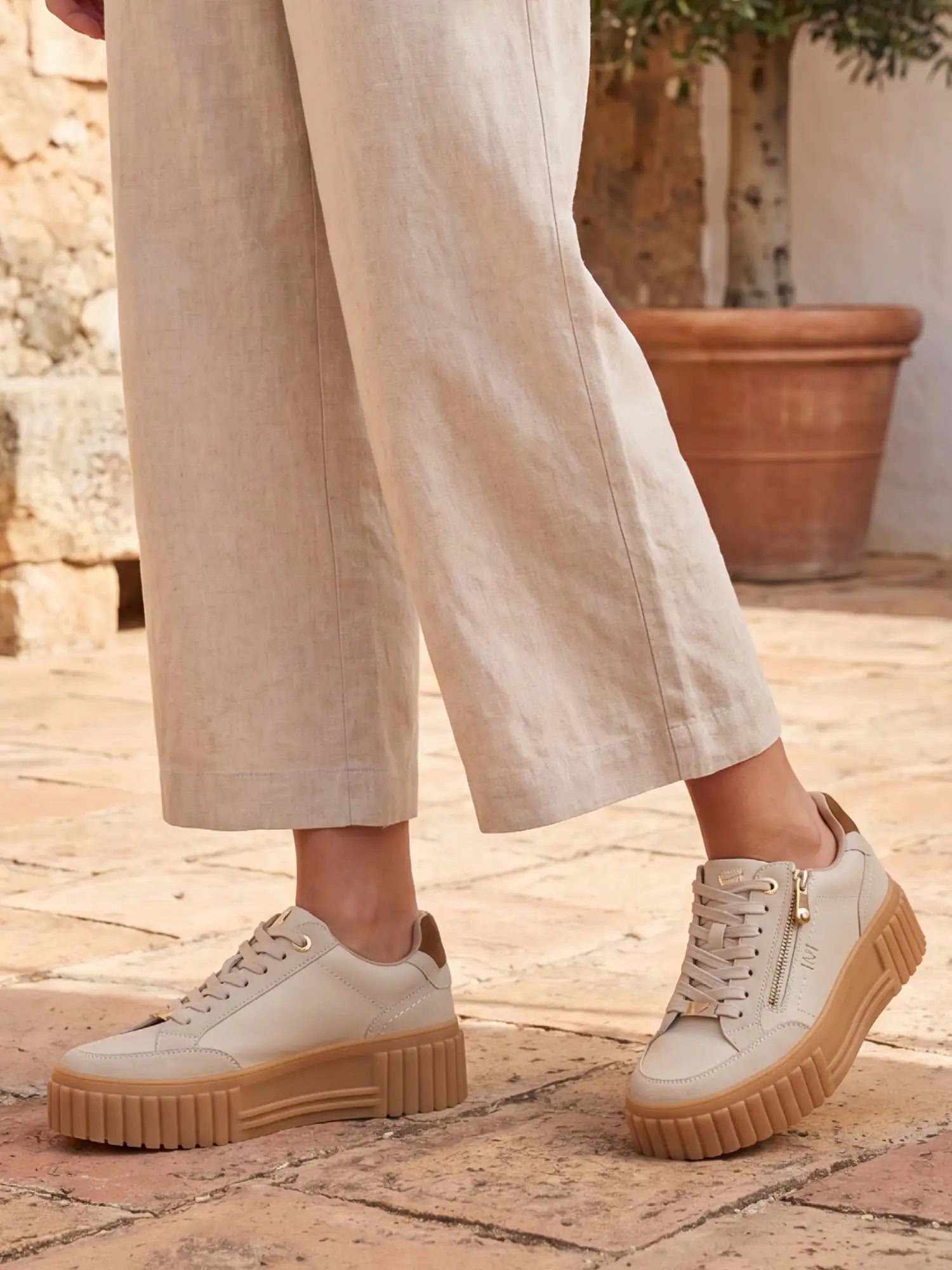 04151 Livia LaceZip Sneaker Beige