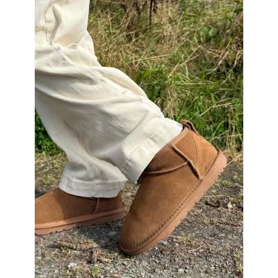 05425 Chestnut low suede water resistant kids