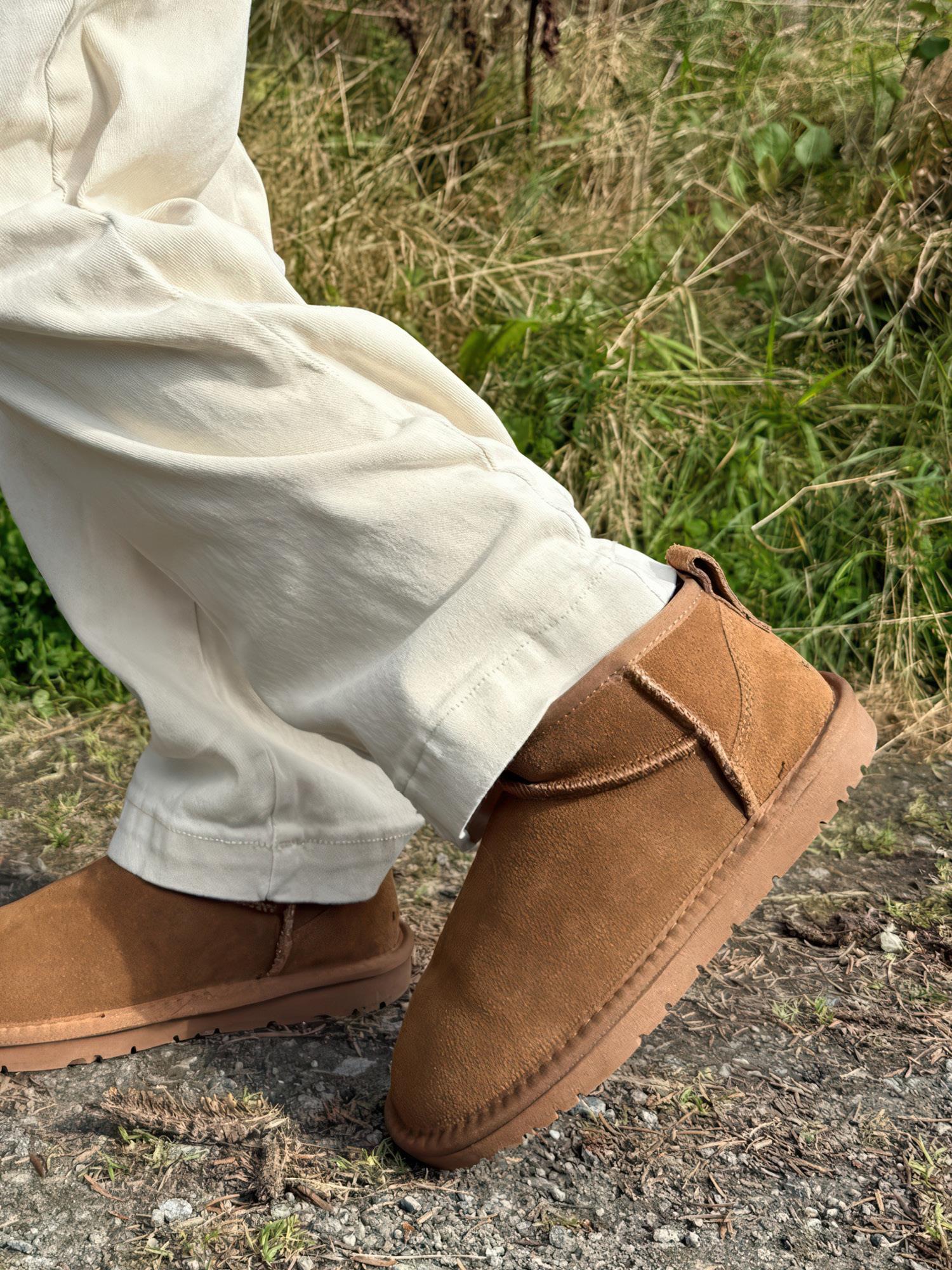 05425 Chestnut low suede water resistant kids