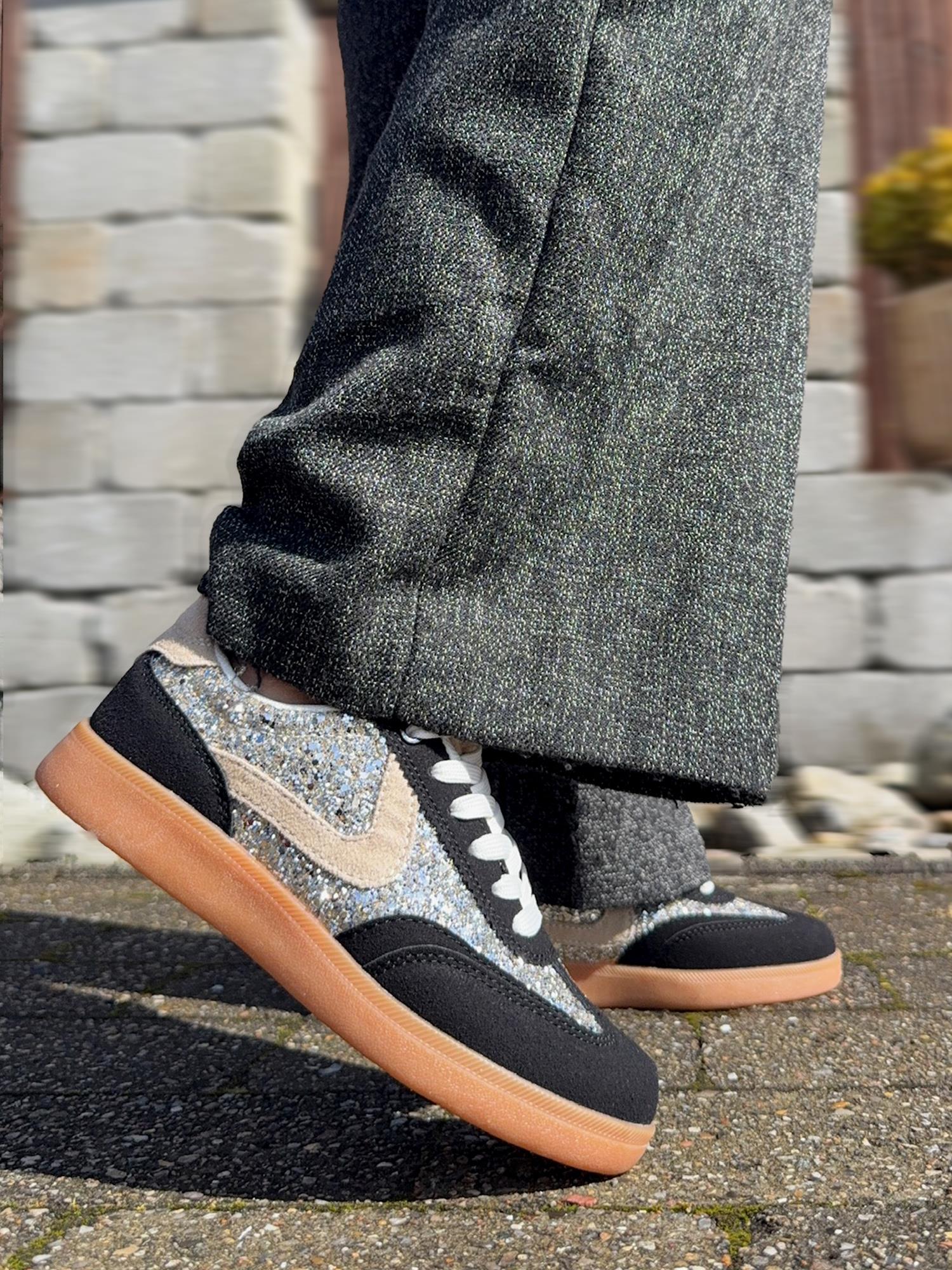 07166 Base Glitter Black Sneaker