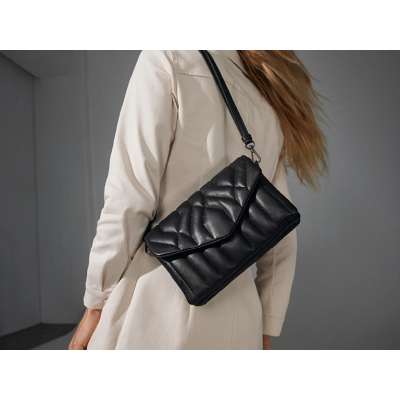 Salg: Crossbody Vesker